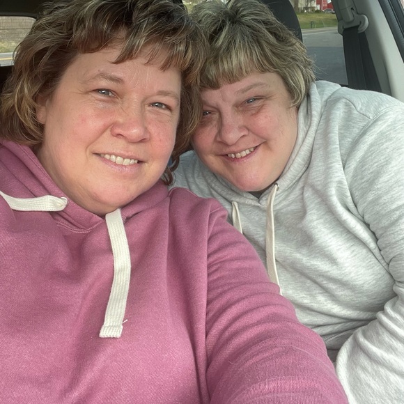 Meet your Posher, Karen - Picture 1 of 2